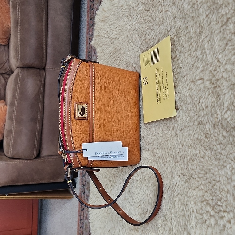 NWT Dooney & Bourke Domed Camden Saffiano Leather Shoulder Bag 🤎🧡🎁